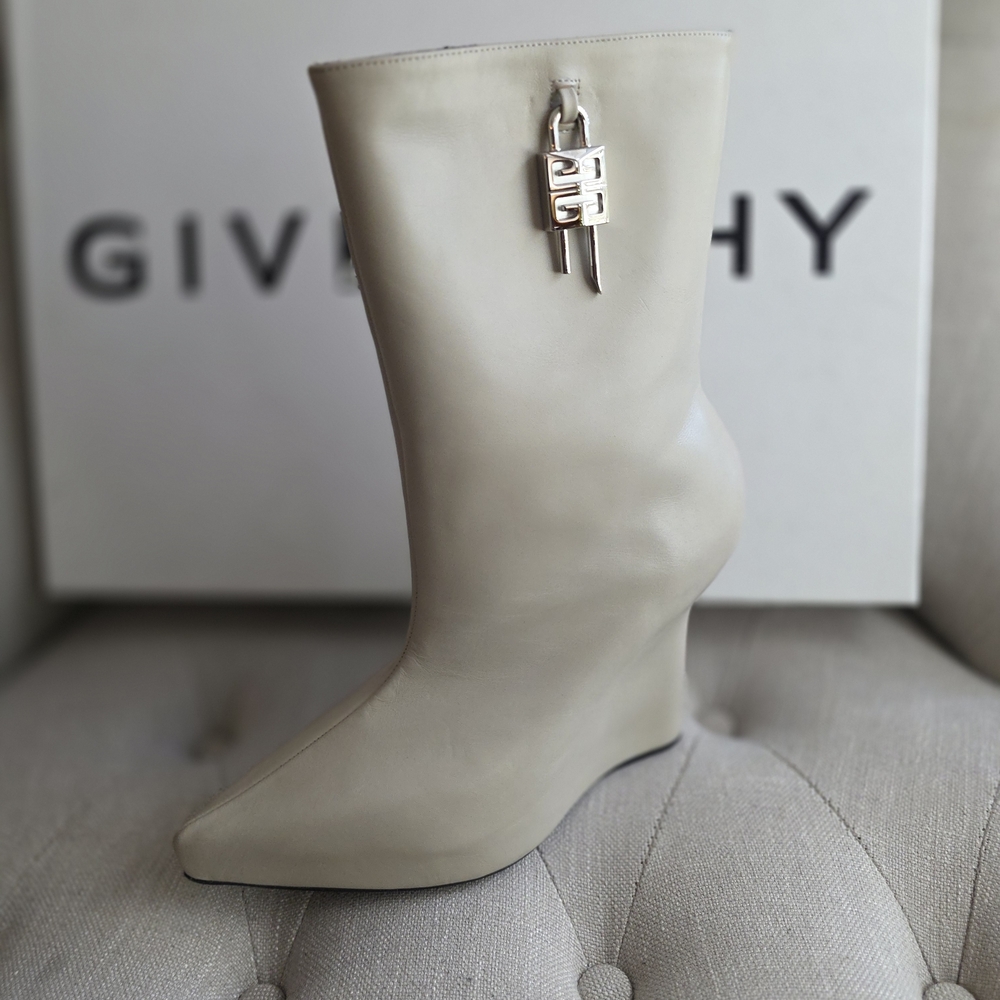 Givenchy Women's Cream Ankle Boots